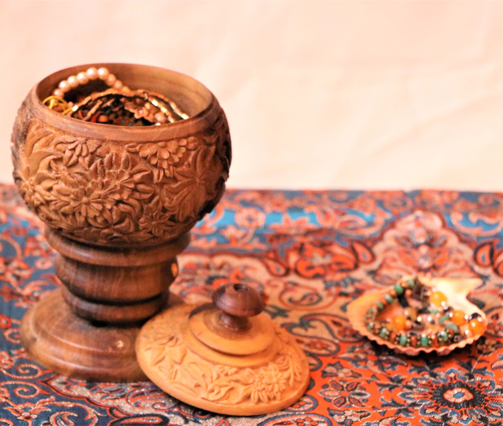 قندان پایهدار منبت — عکس ۵