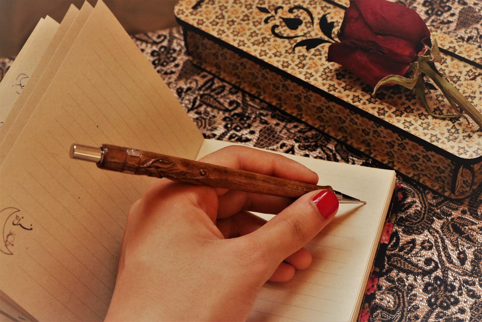 اتود چوبی منبت — عکس ۲