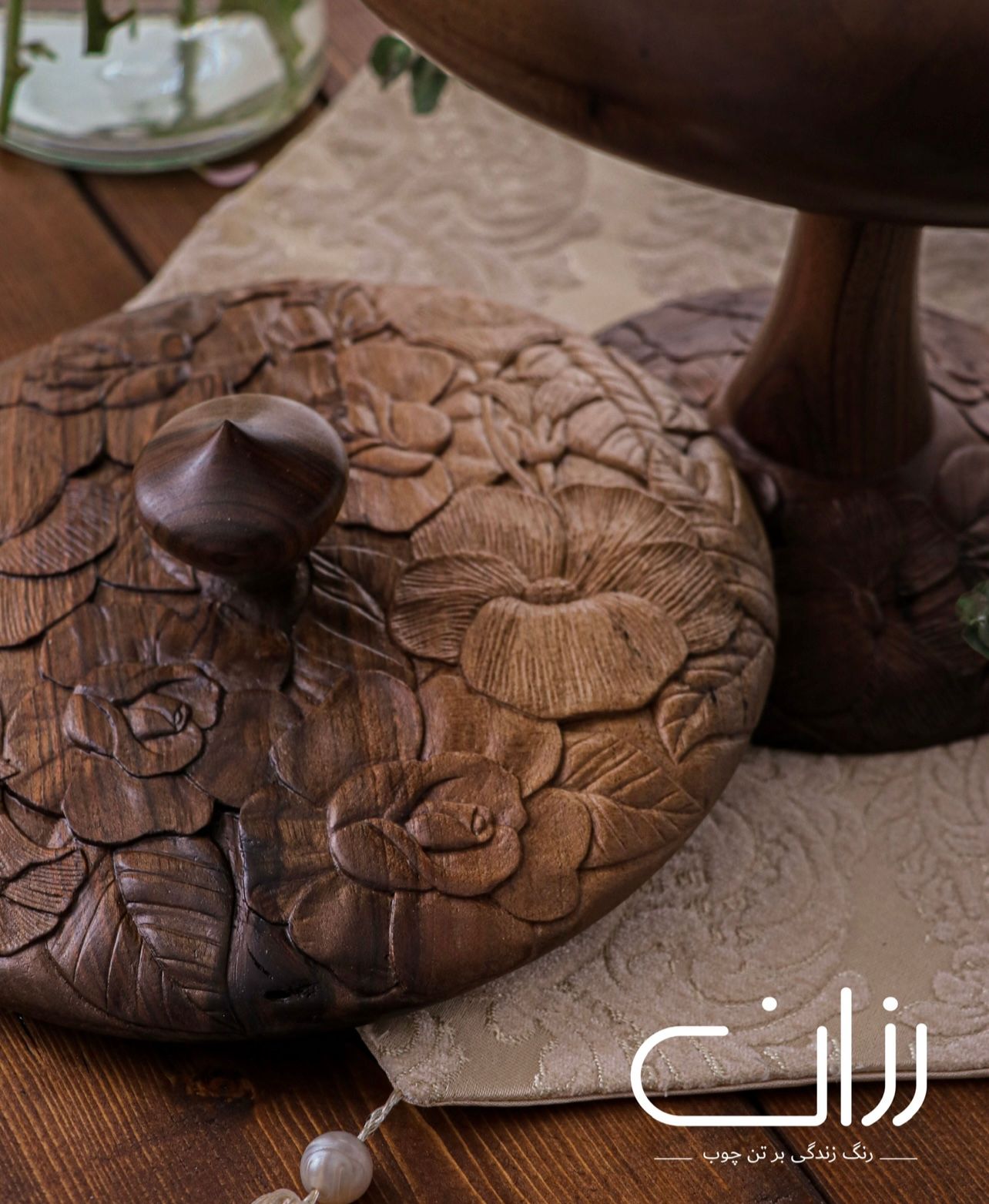 شکلات خوری پایه‌دار — عکس ۲