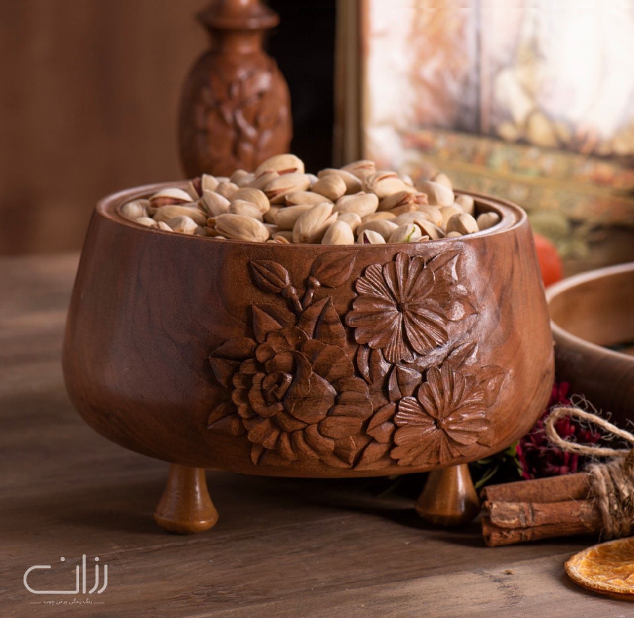 آجیل خوری — عکس ۱